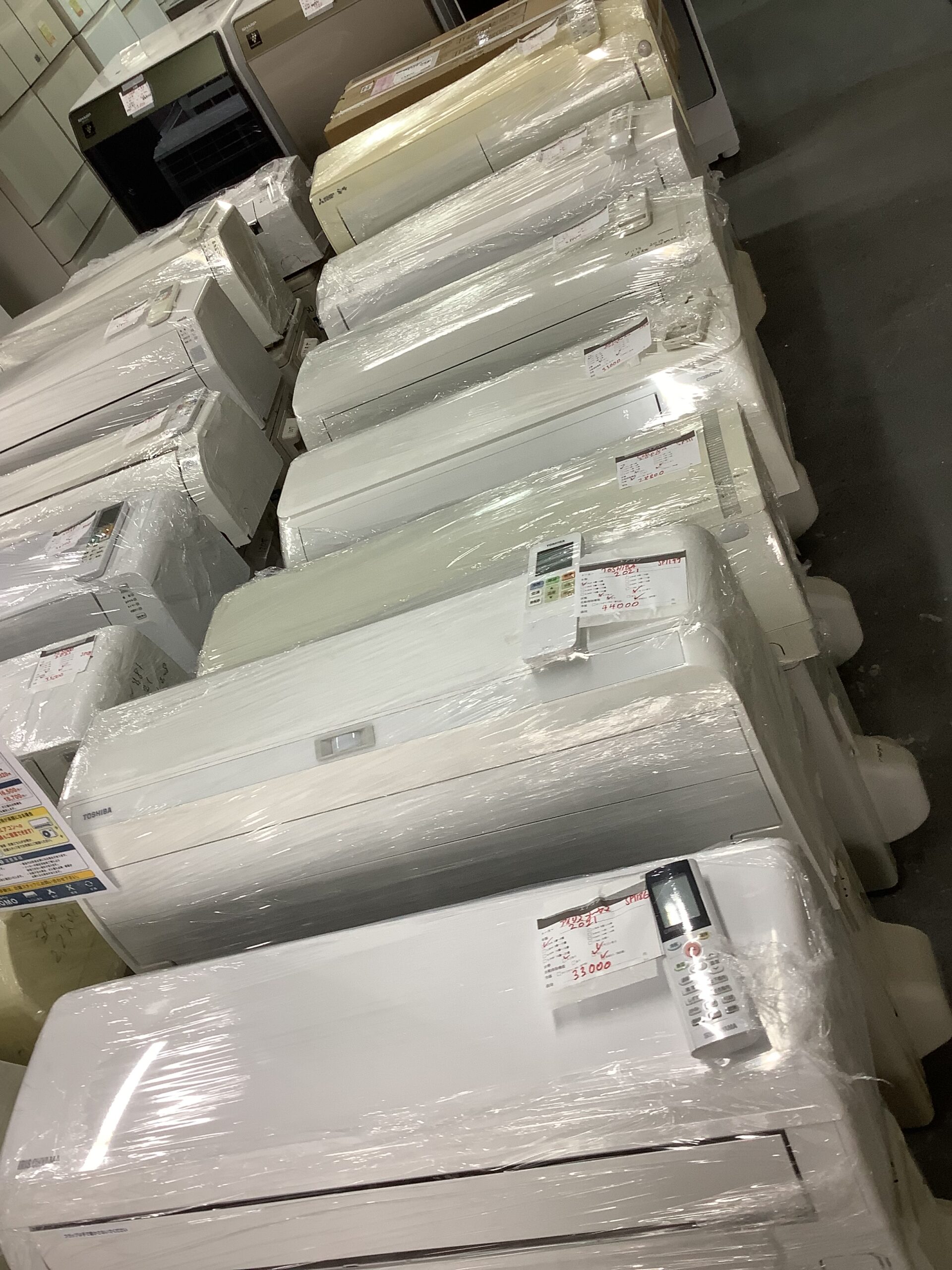 国際センター駅・名駅エリアから相談しやすい中古品専門店MOMOの店内家具（撮影時）