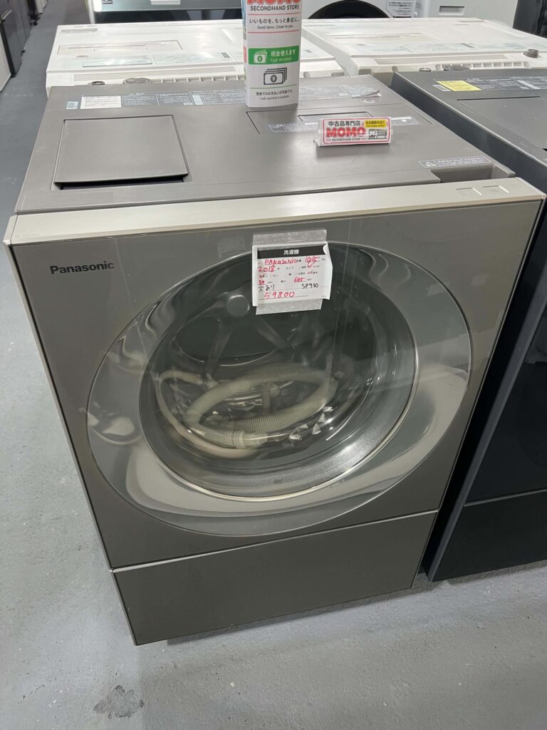 名駅南の中古品専門店MOMO店内に並ぶドラム式洗濯機