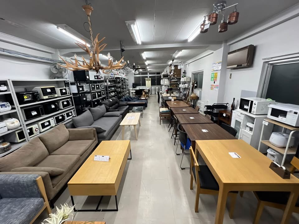 名古屋駅近くの中古家電・家具販売店MOMOの店内